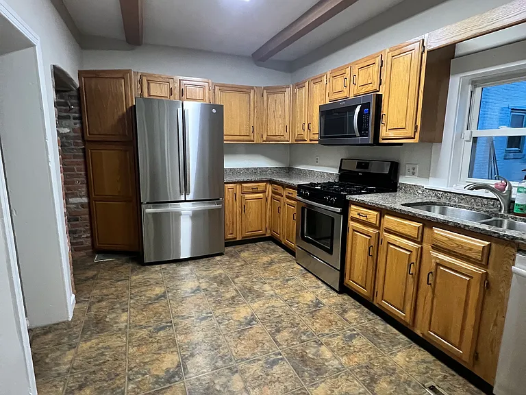 340 N Market St — Photo 52
