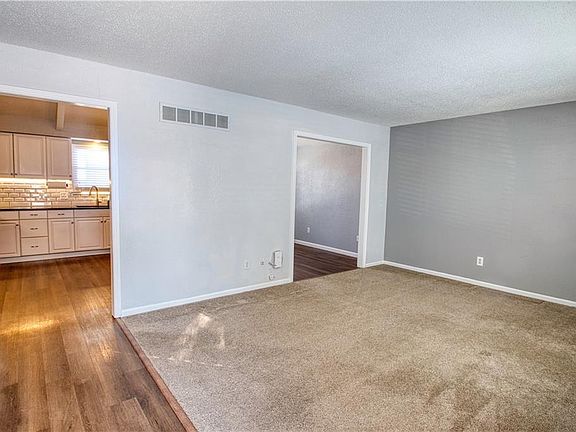 3rd image of 1912 E Mohawk Cir