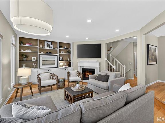 4th image of 950 Barnard College Ln