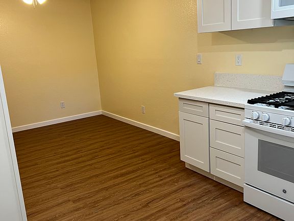 4th image of 1134 Oxford Dr #A