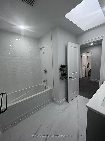 Markham House for rent - 2 Bedrooms — photo 15