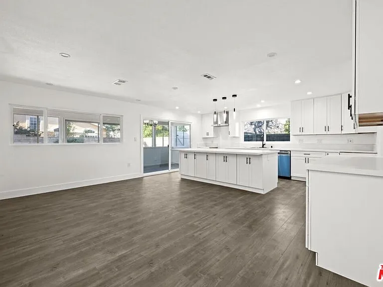 6257 Lindley Ave — Photo 3