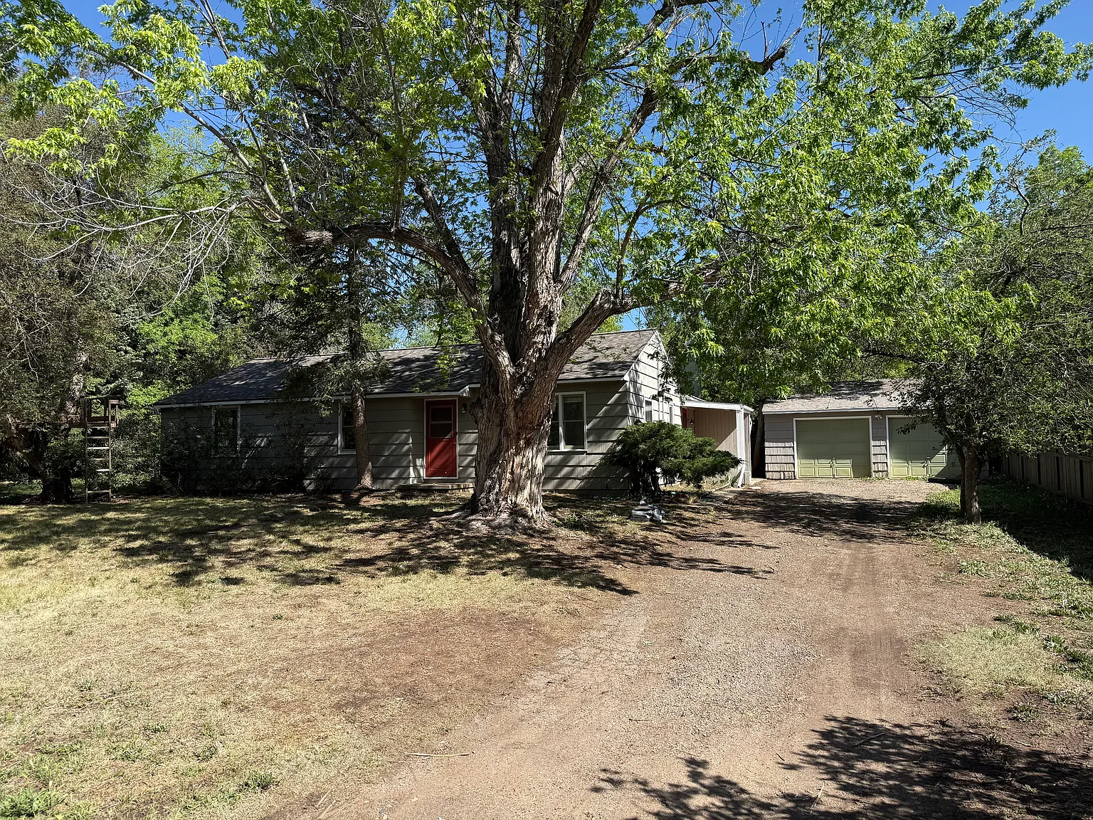 3 bed, 1400 sqft, $4,600 — Photo 2