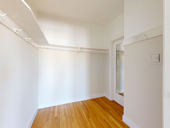 4th image of 1935 Franklin St APT 402
