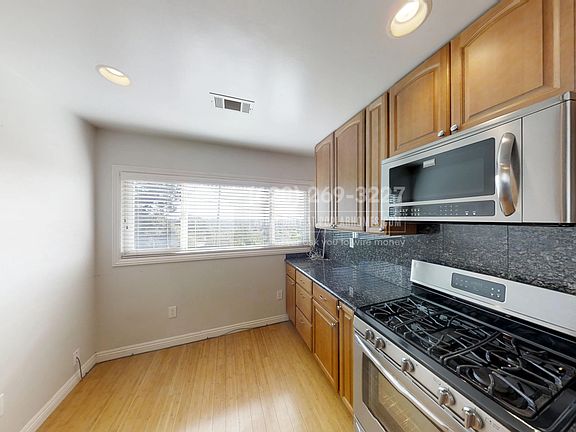 4th image of 3031 Malcolm Ave