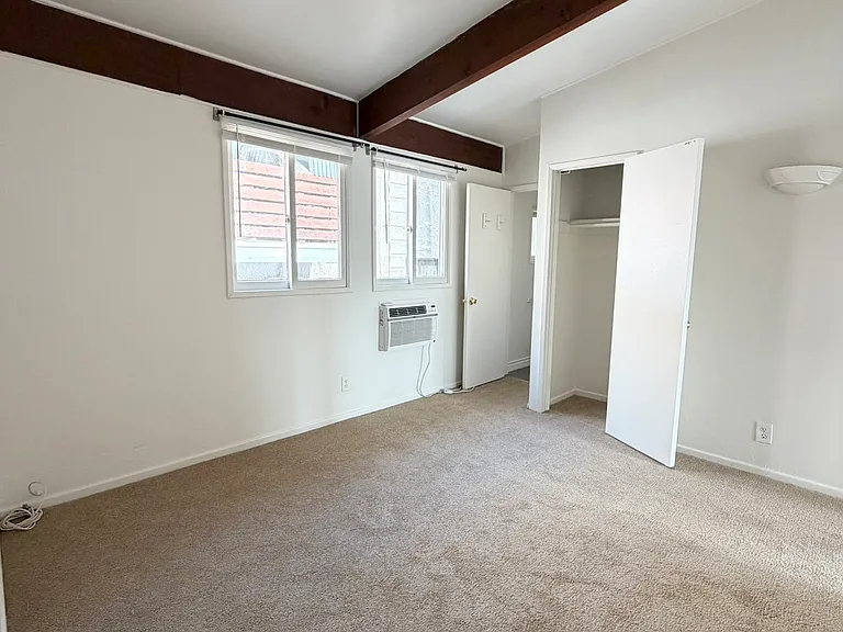 7036 Hawthorn Ave #10 — Photo 7