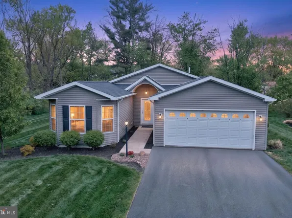 67 Cormorant Dr, Bechtelsville, PA 19505