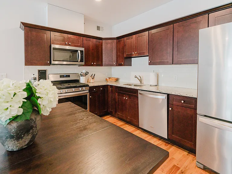 599 Franklin Ave #7 — Photo 10