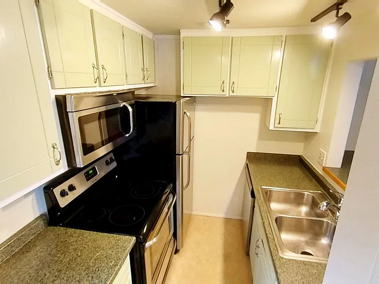 Kendal Court Apartments, 2 Bedroom, 1 Bathroom Apartments for Rent! — Photo 17