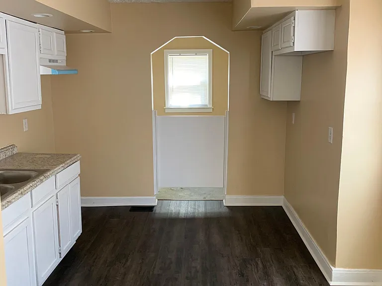 4220 Grand Ave — Photo 5