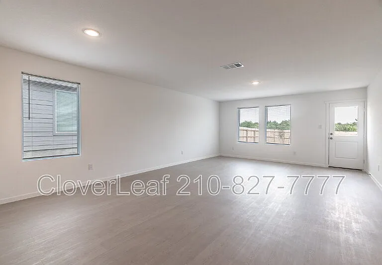 528 Wolf Crest Blvd — Photo 9