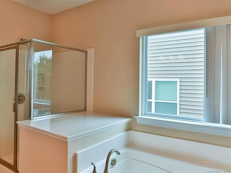 9716 Ravenscroft Ln NW — Photo 18