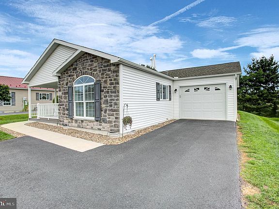 2nd image of 35 Michael Ct