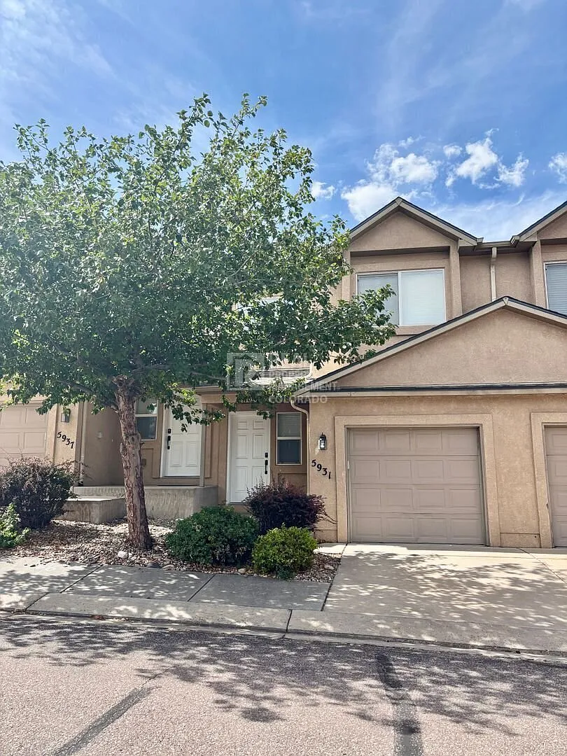 Beautifully Updated 3-Bedroom Townhome in a Central Location — Photo 1