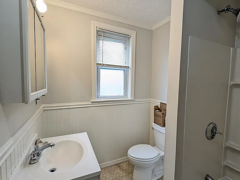 14 Montgomery St — Photo 16