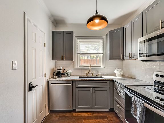 4th image of 4903 Worth St APT 3