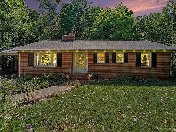 3rd image of 3901 Woodview Dr