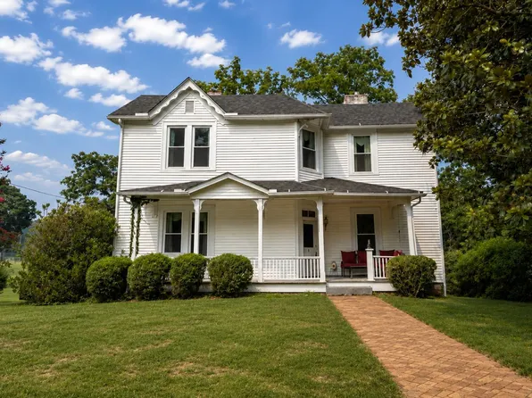 236 S Main St, Chatham, VA 24531