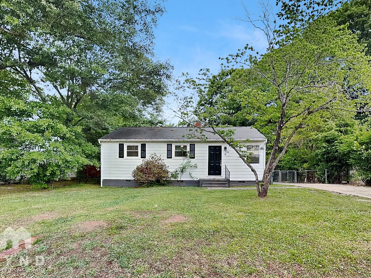 3 bed, 1.0 bath, 965 sqft, $1,415 — Photo 1