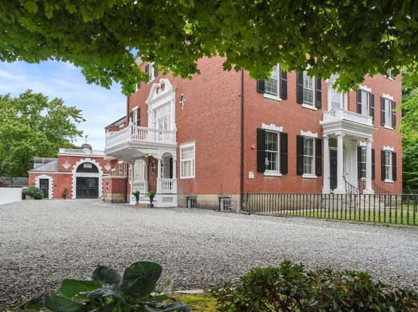 324-328 Essex St #2, Salem, MA 01970