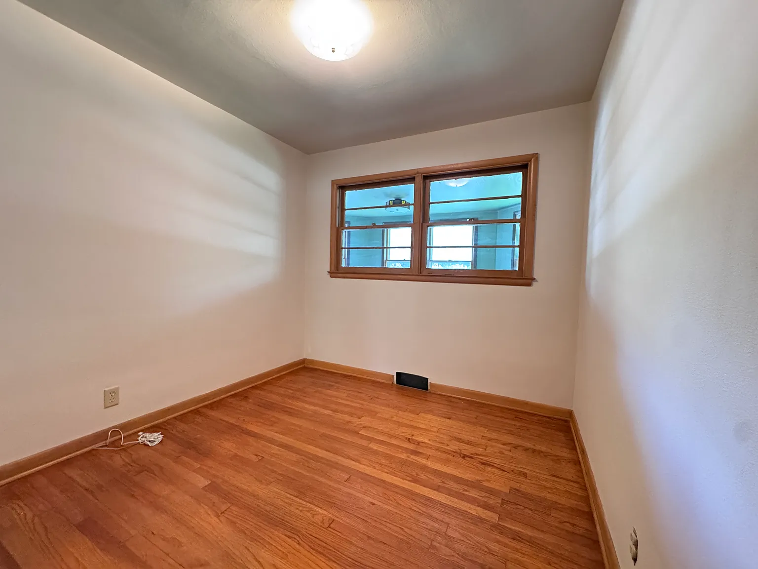 3 bed, 904 sqft, $2,400 — Photo 2