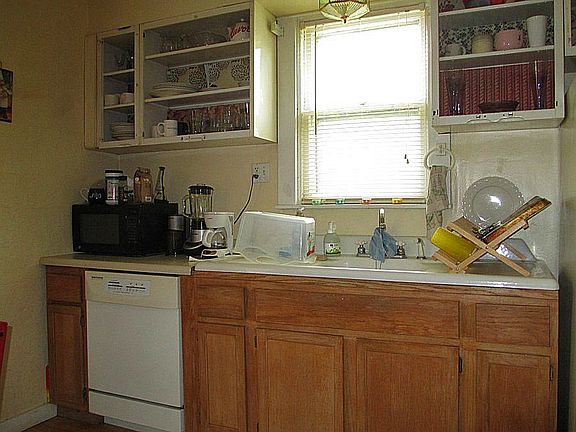 2nd image of 1121 Eastern Ave