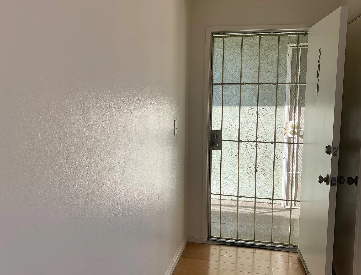2 bed, 799 sqft, $2,500 — Photo 2