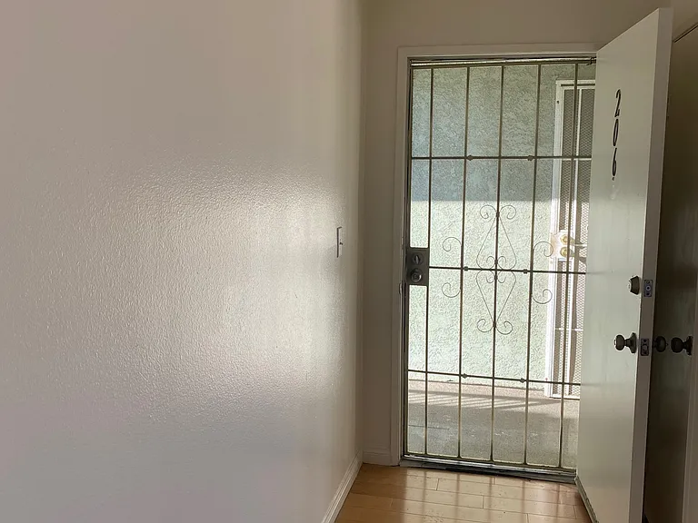 1566 Pine Ave #206A — Photo 2