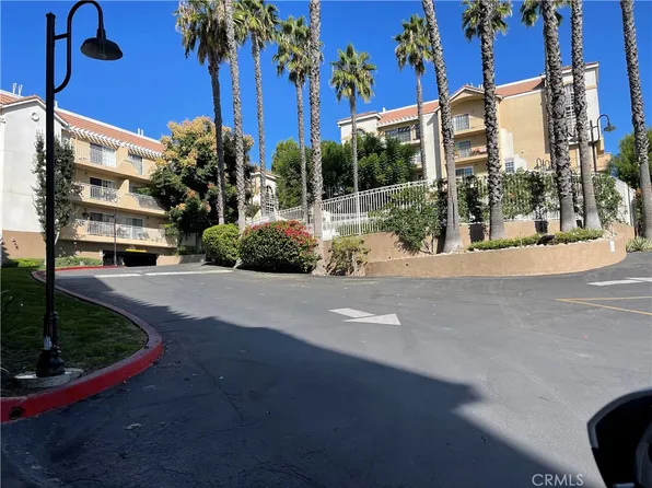 4750 Templeton St APT 1105, Los Angeles, CA 90032