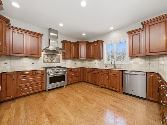 3rd image of 12674 Waterford Dr