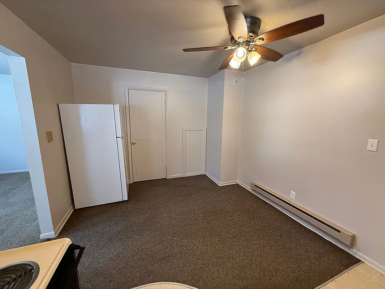 224 E Ellis Rd — Photo 4