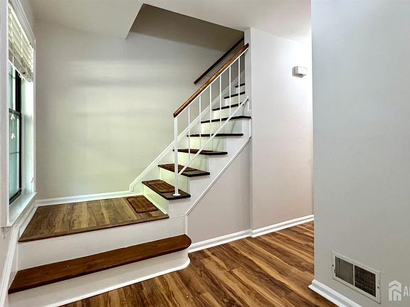 2nd image of 3803 Cricket Cir
