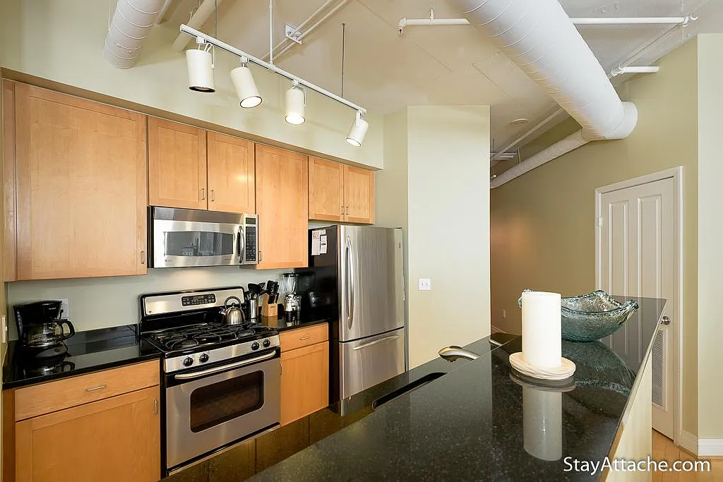 2 bed, 2.5 bath, 1111 sqft, $5,250 — Photo 3