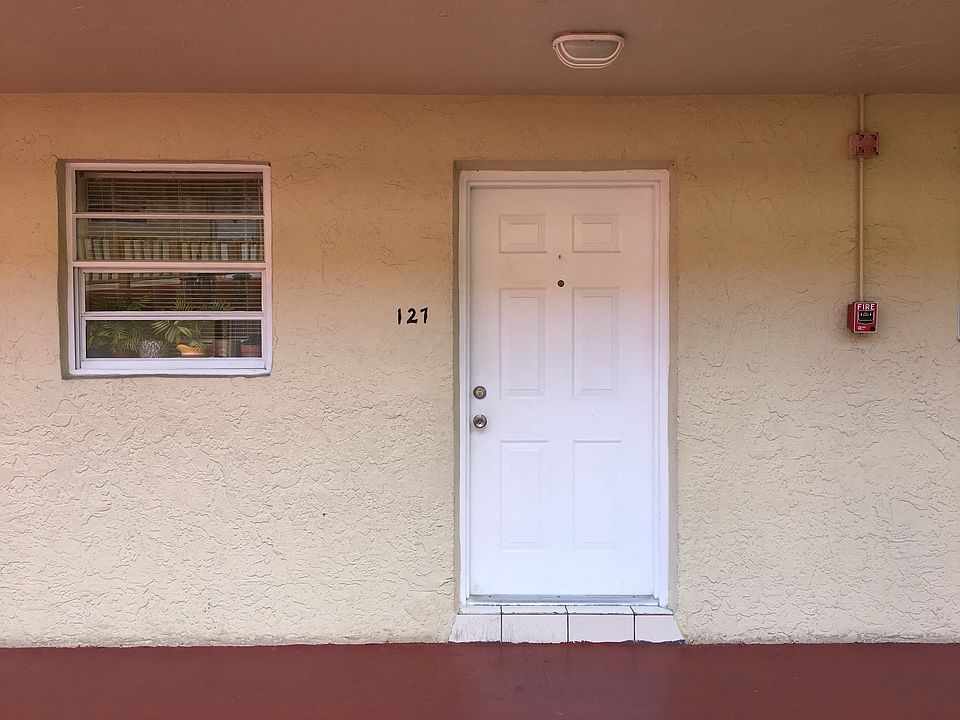1st image of 4655 Palm Ave APT 127