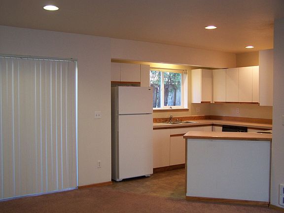 3rd image of 2406 Saint Paul St #2408