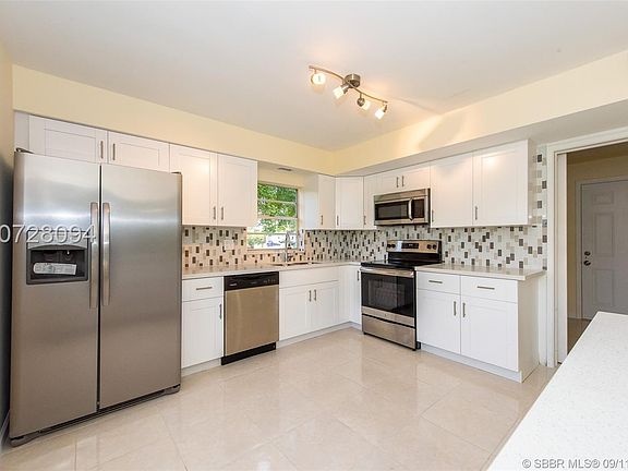 5th image of 409 W Dayton Cir