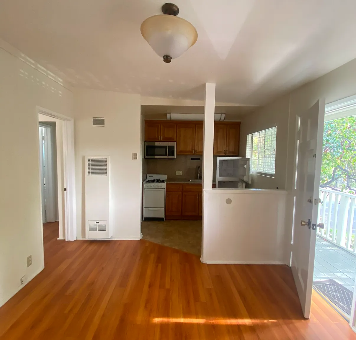 1 bed, 450 sqft, $1,900 — Photo 1