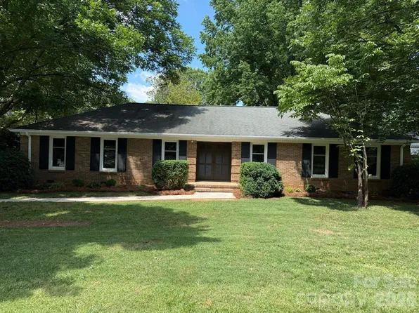 6221 Woodbridge Rd, Charlotte, NC 28227