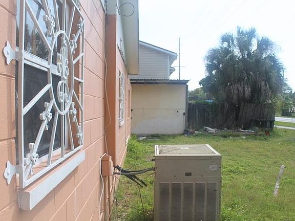 4th image of 814 Papaya Dr