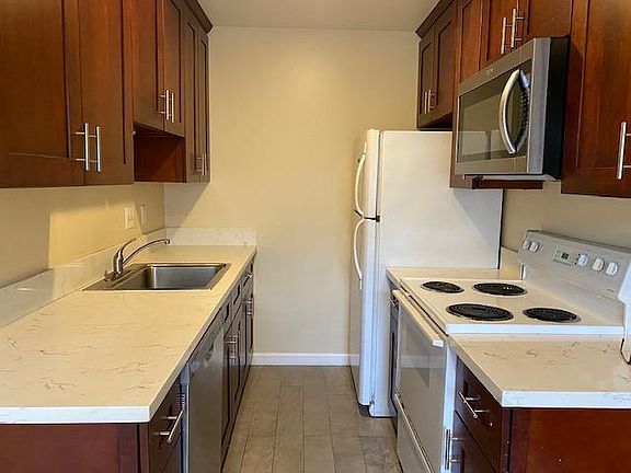 4th image of 740 Fulton St #1