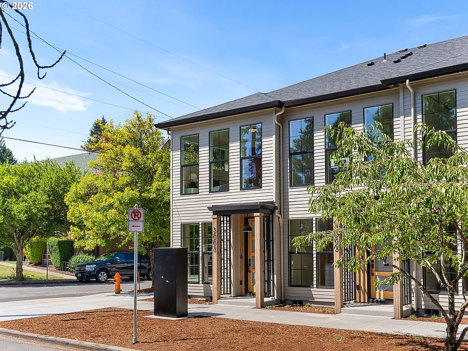 1st image of 3003 NE Ainsworth St Unit 14
