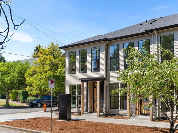 3003 NE Ainsworth St Unit 14, Portland, OR 97211