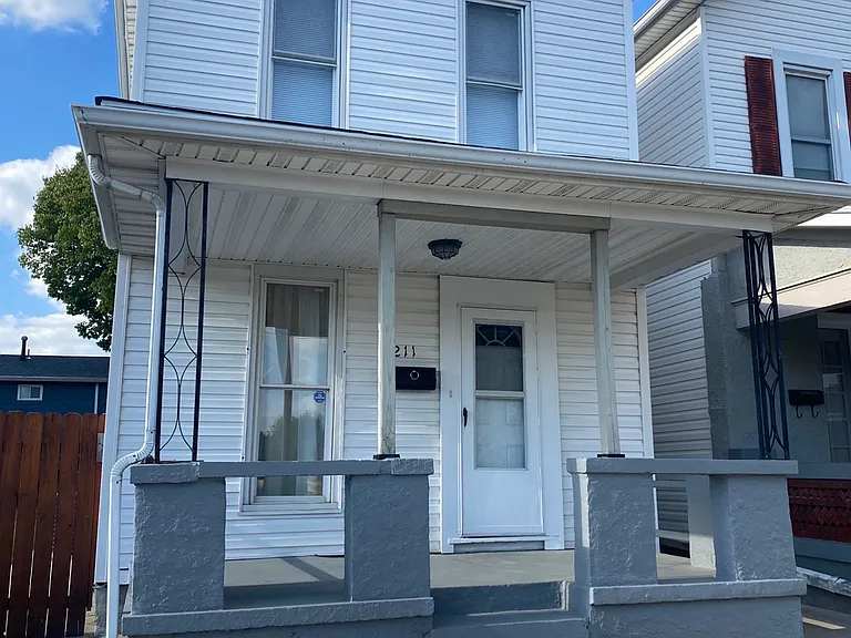 211 Burns Ave — Photo 2
