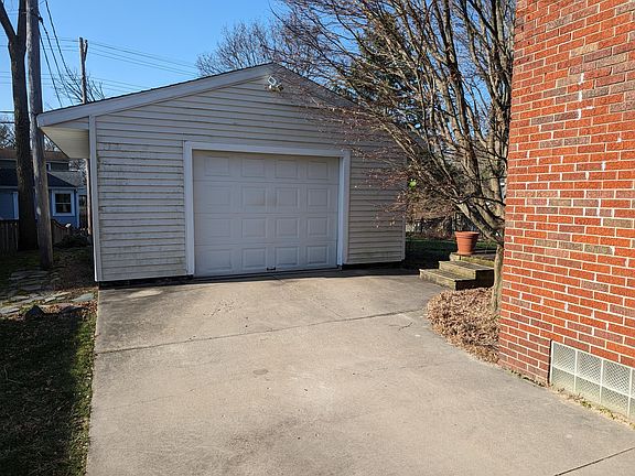 3rd image of 2035 Miller Ave