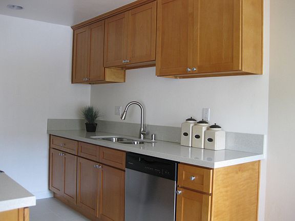5th image of 933 11th St Unit 19