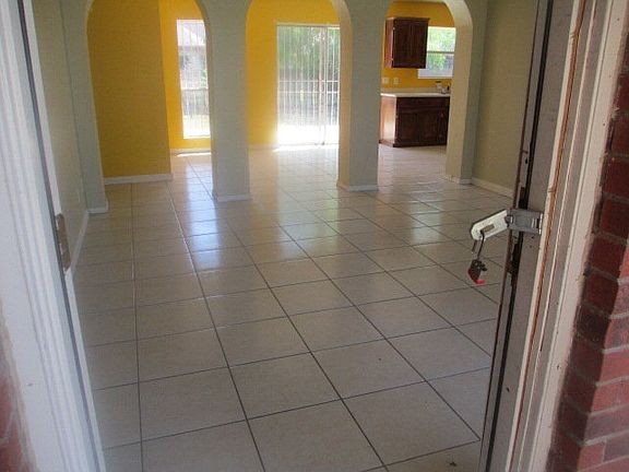 4th image of 2209 Yellowfin Ave