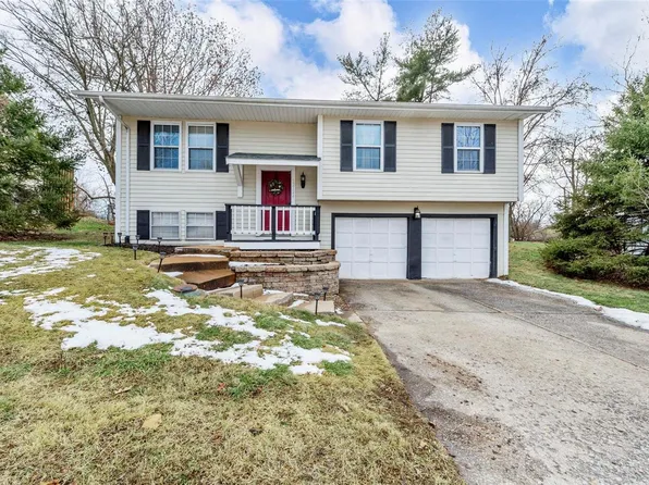 12124 Prestonpark Ln, Saint Louis, MO 63146