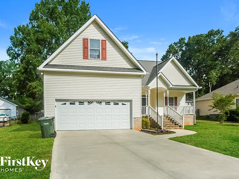 376 Stonehaven Ct SW — Photo 2