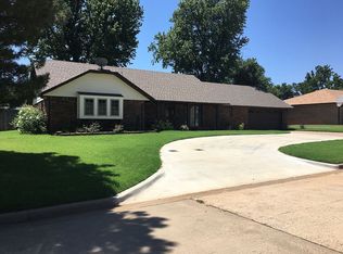 1302 Lynnwood Dr, Elk City, OK 73644