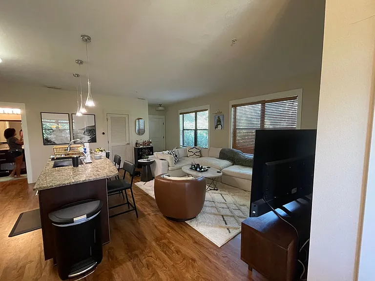 4600 S Sheridan Rd — Photo 1
